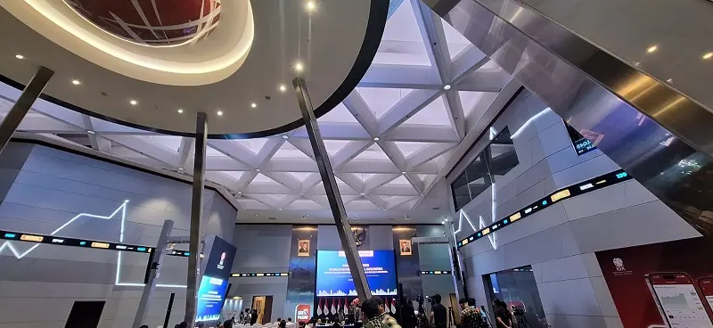 IHSG Ditutup Hijau Meski Tipis, Sektor Energi Jadi Penyelamat