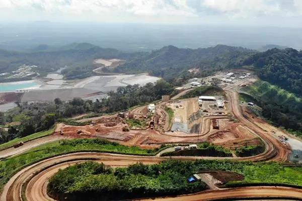Bos MDKA Asal Inggris Borong Saham Harga Bawah